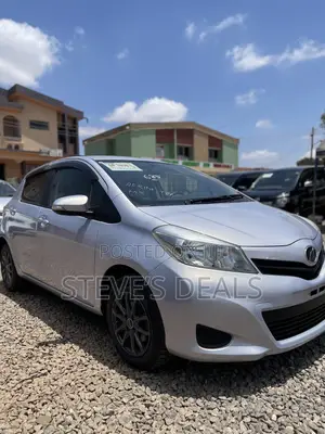 Toyota Vitz 1.3 FWD 5dr 2013 Silver