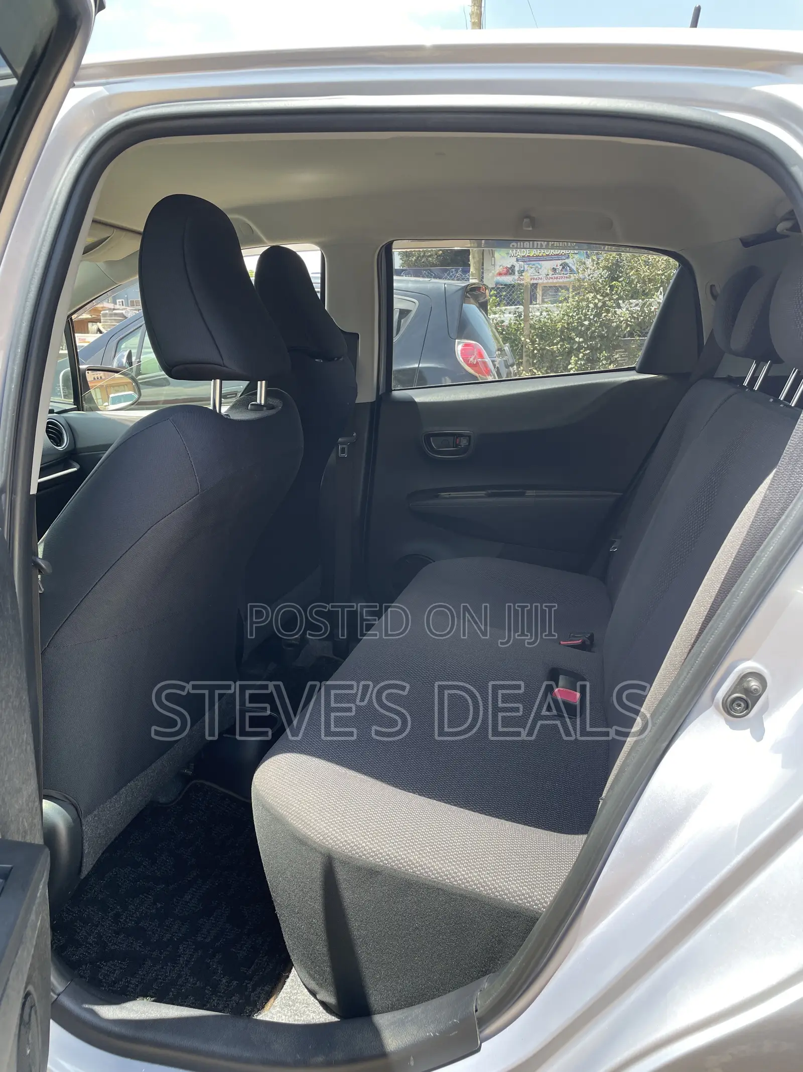 Toyota Vitz 1.3 FWD 5dr 2013 Silver