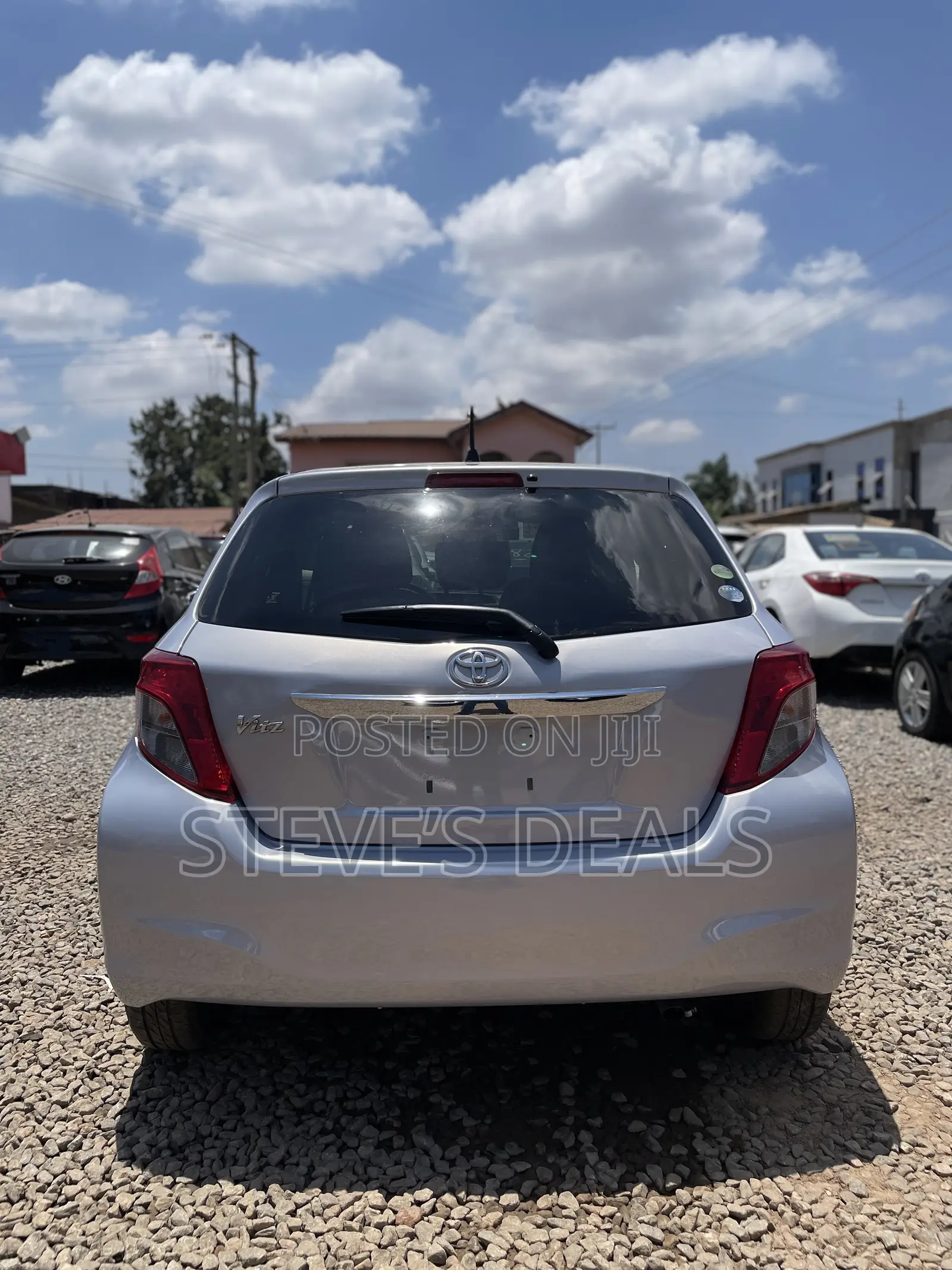 Toyota Vitz 1.3 FWD 5dr 2013 Silver