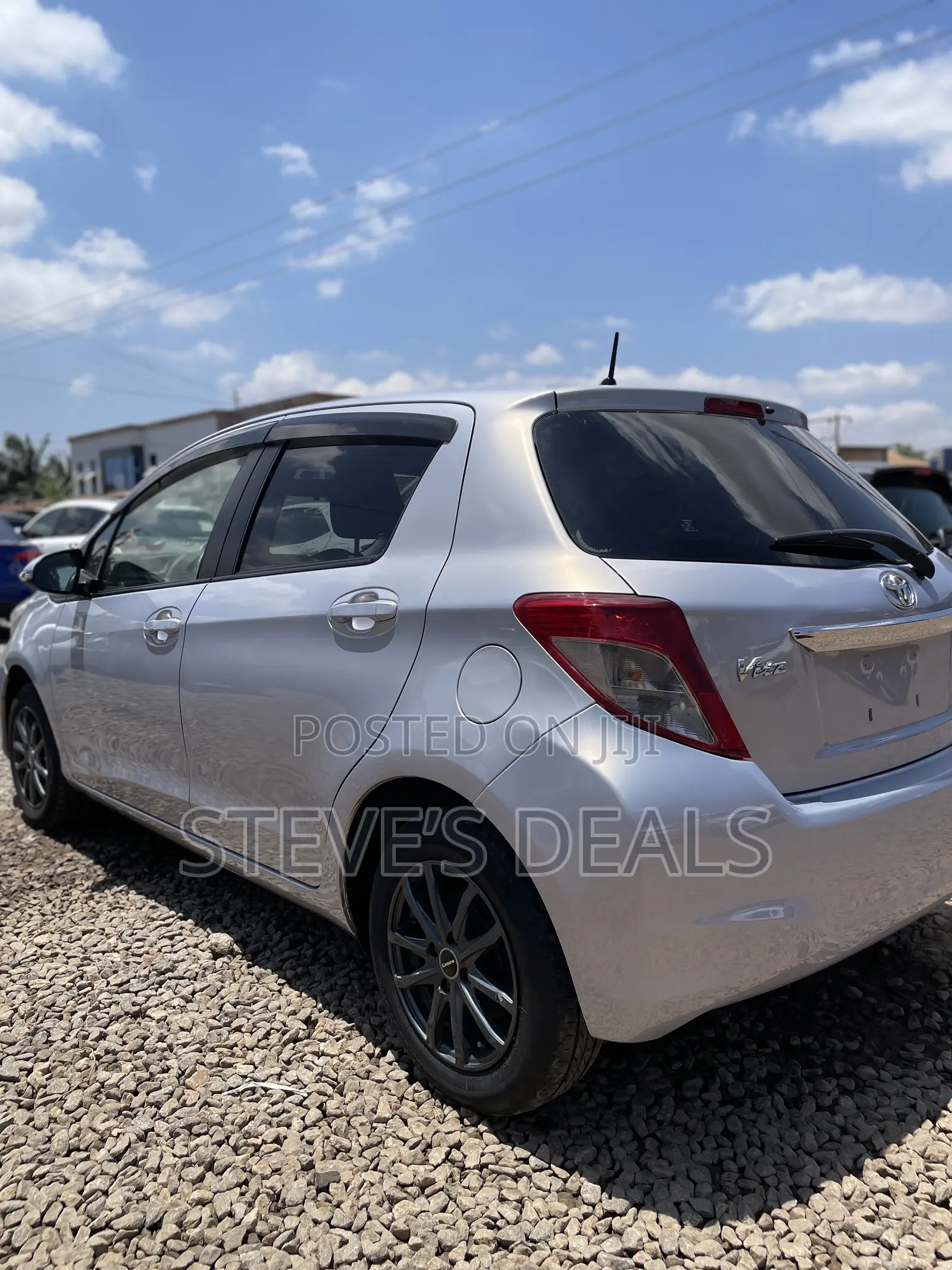 Toyota Vitz 1.3 FWD 5dr 2013 Silver