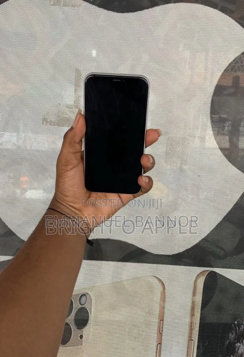 Apple iPhone XR 64 GB White