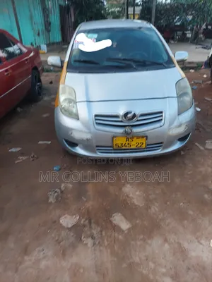 Toyota Vitz 2010 Silver