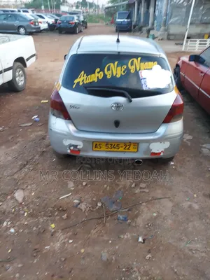 Toyota Vitz 2010 Silver