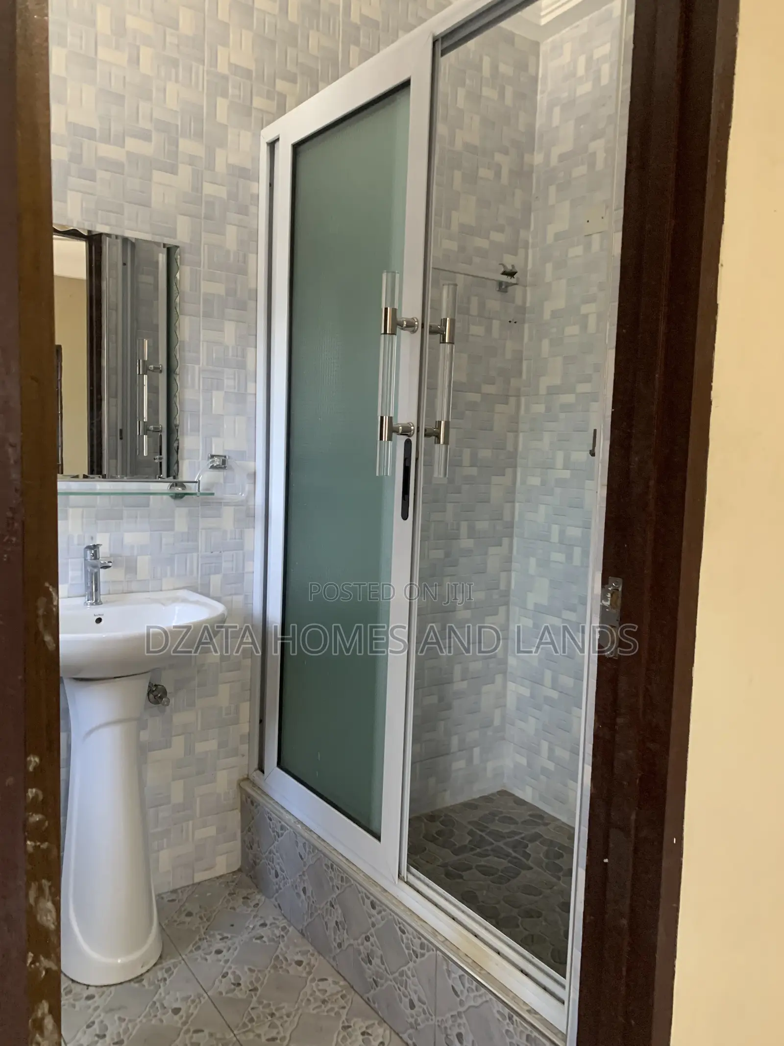 2bdrm Apartment in Junction Mall, Nungua for rent