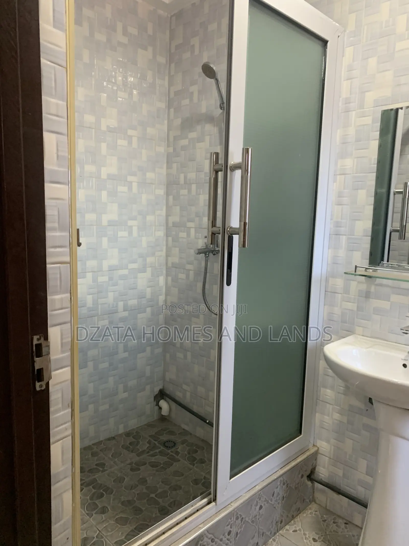 2bdrm Apartment in Junction Mall, Nungua for rent