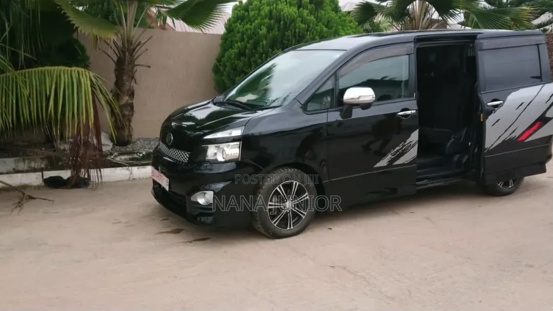 Toyota Voxy 2011 Black