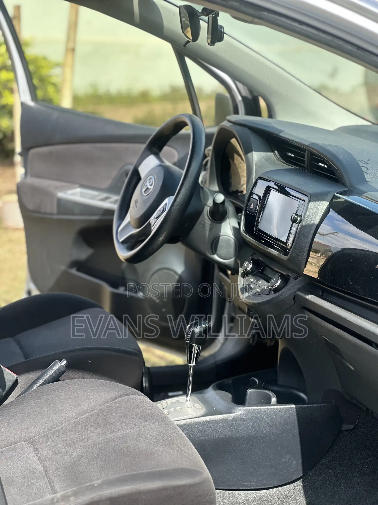Toyota Vitz 1.3 FWD 5dr 2016 Silver