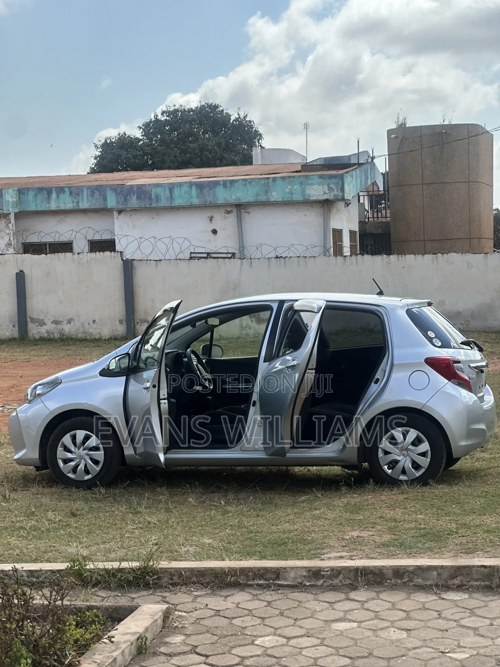 Toyota Vitz 1.3 FWD 5dr 2016 Silver