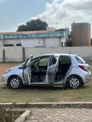Toyota Vitz 1.3 FWD 5dr 2015 Silver