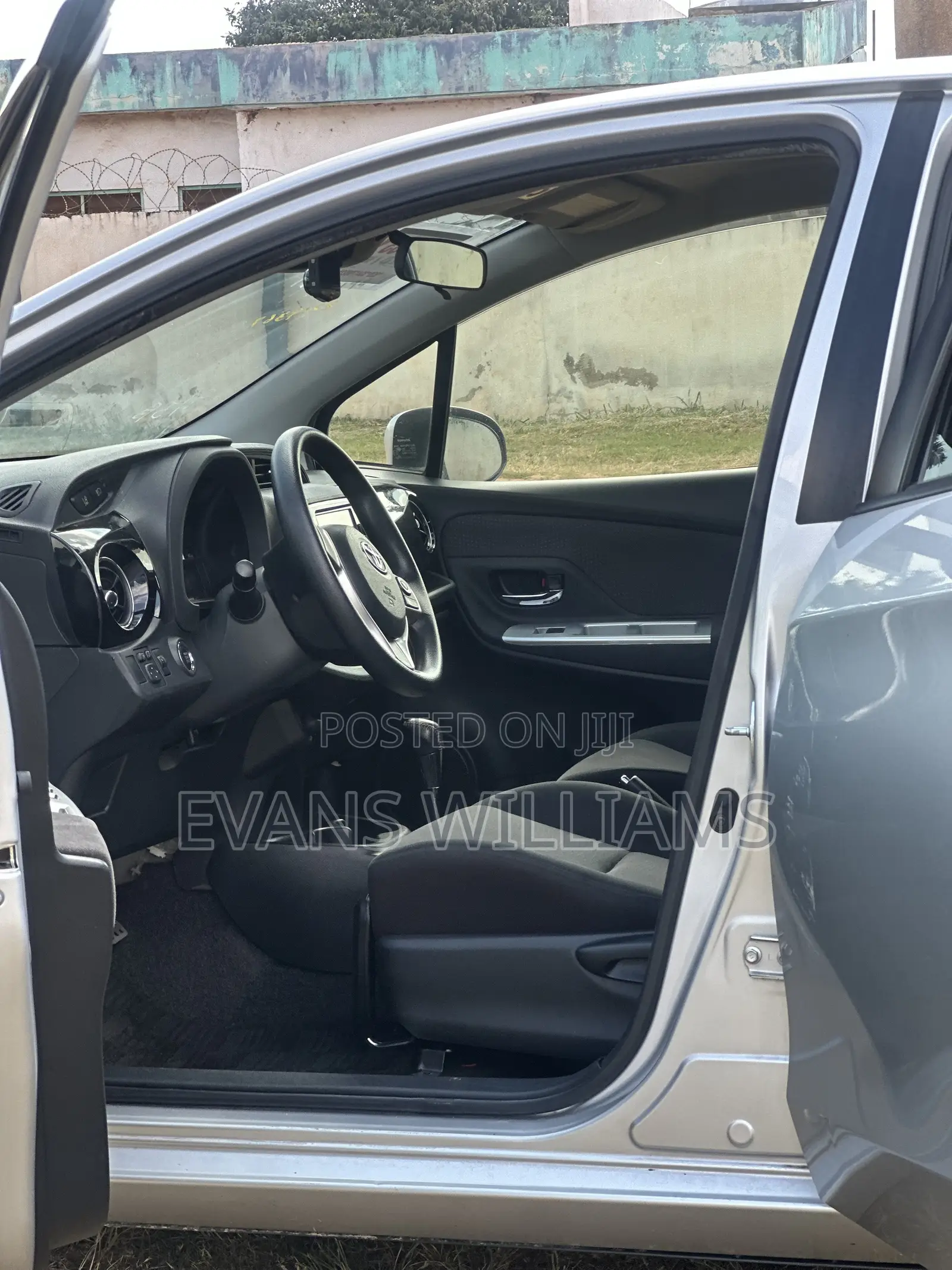 Toyota Vitz 1.3 FWD 5dr 2016 Silver