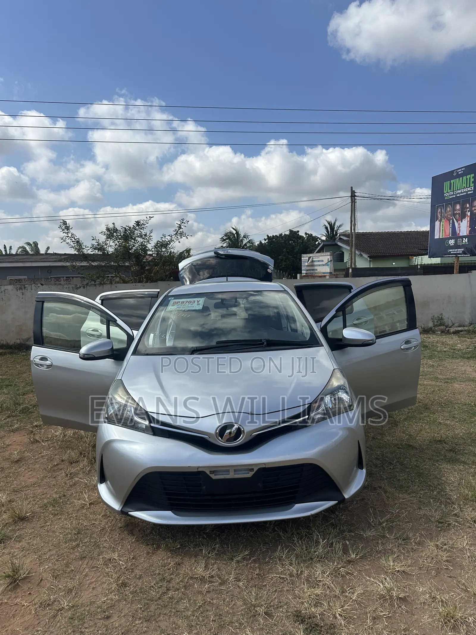 Toyota Vitz 1.3 FWD 5dr 2016 Silver