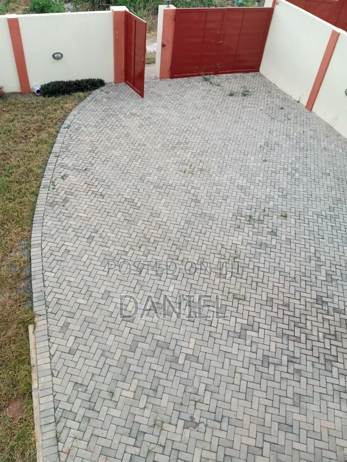 3bdrm House in A2 Danilos Services, Oyibi for rent