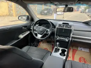 Toyota Camry SE 4dr Sedan (2.5L 4cyl 6A) 2014 Gray