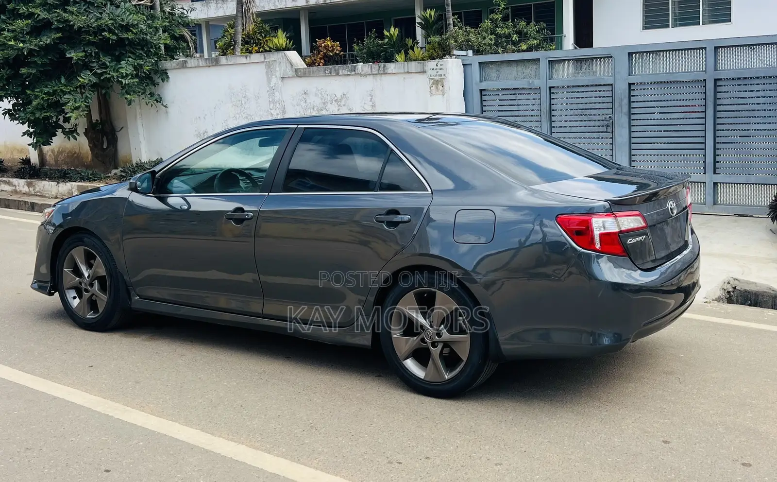 Toyota Camry SE 4dr Sedan (2.5L 4cyl 6A) 2014 Gray