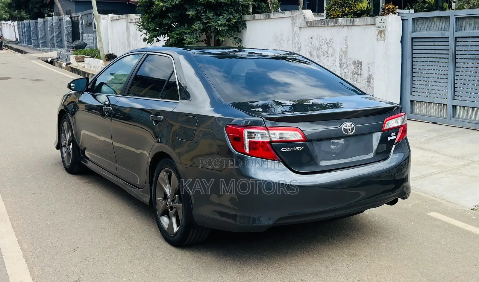 Toyota Camry SE 4dr Sedan (2.5L 4cyl 6A) 2014 Gray