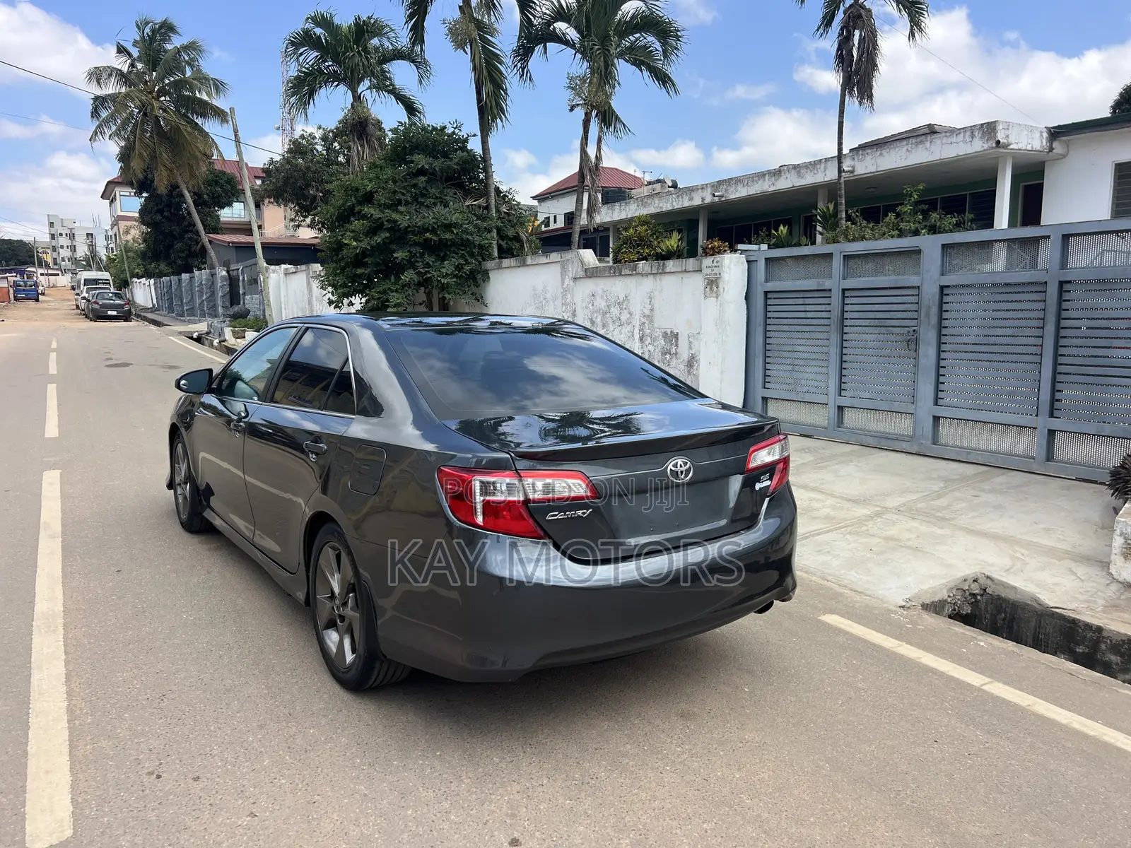 Toyota Camry SE 4dr Sedan (2.5L 4cyl 6A) 2014 Gray