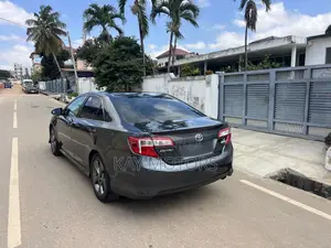 Toyota Camry SE 4dr Sedan (2.5L 4cyl 6A) 2014 Gray