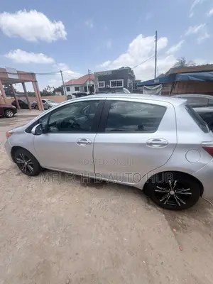Toyota Yaris LE Hatchback 5dr 2013 Silver