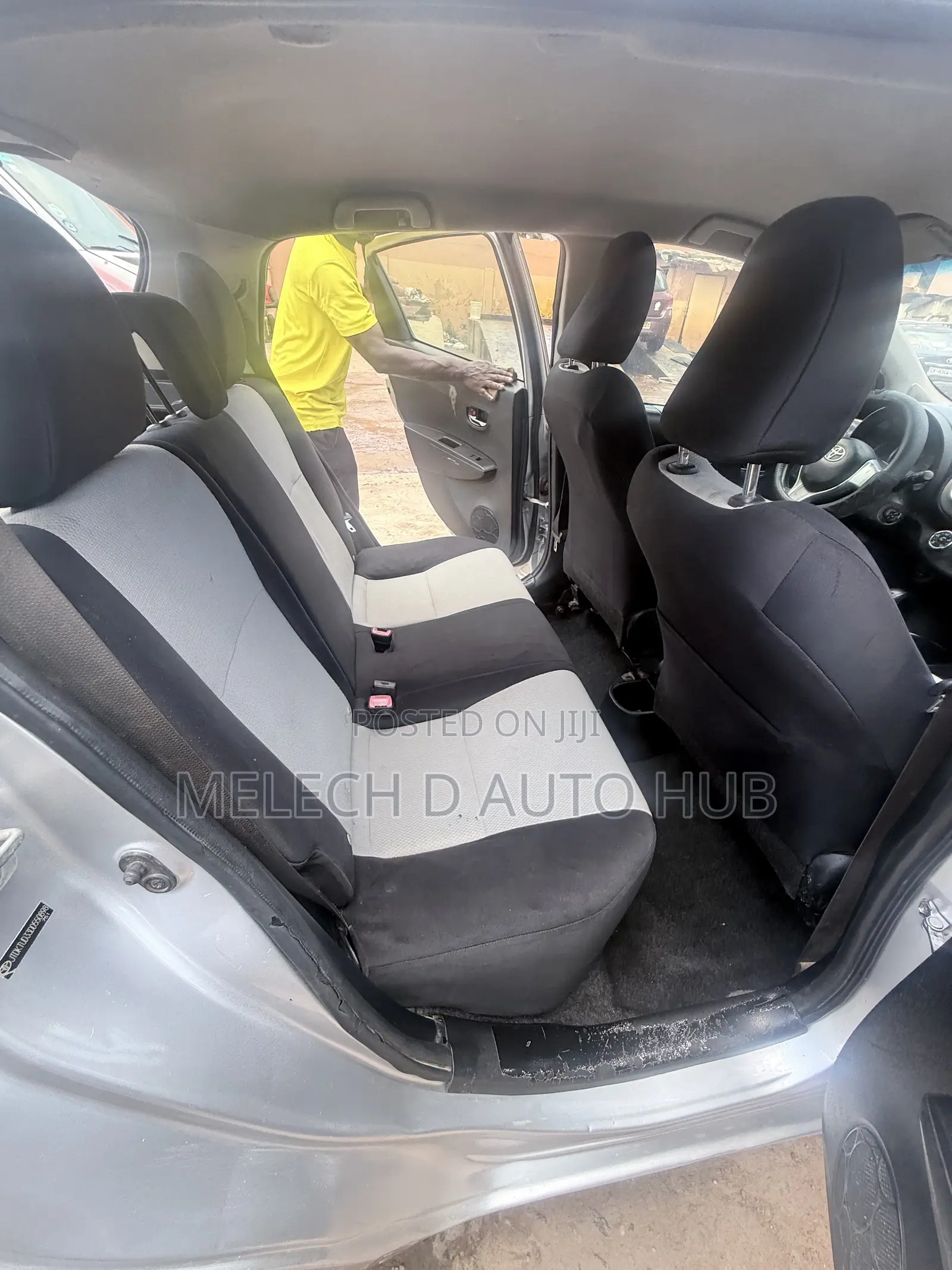 Toyota Yaris LE Hatchback 5dr 2013 Silver