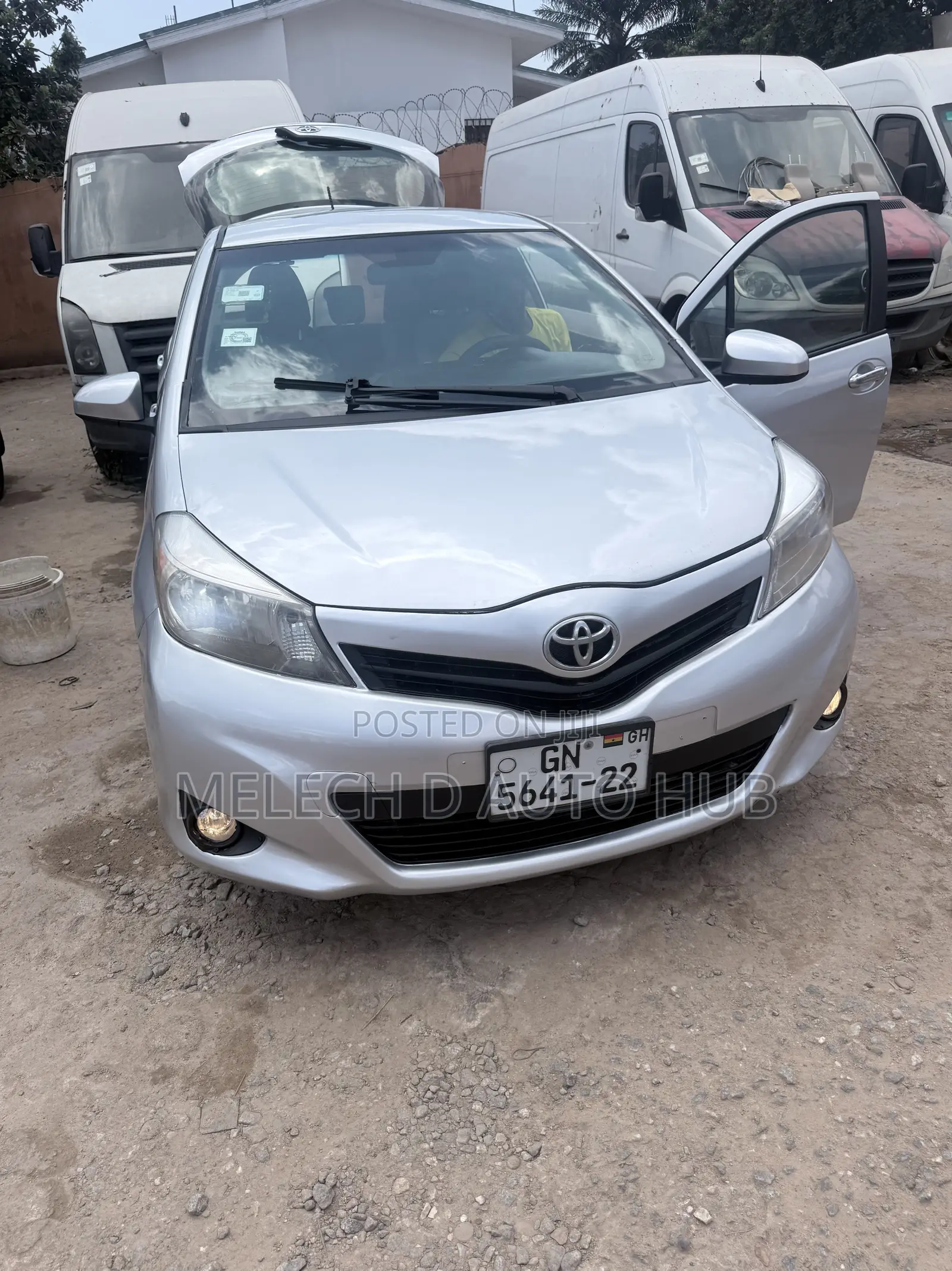 Toyota Yaris LE Hatchback 5dr 2013 Silver