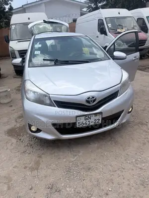 Toyota Yaris LE Hatchback 5dr 2013 Silver