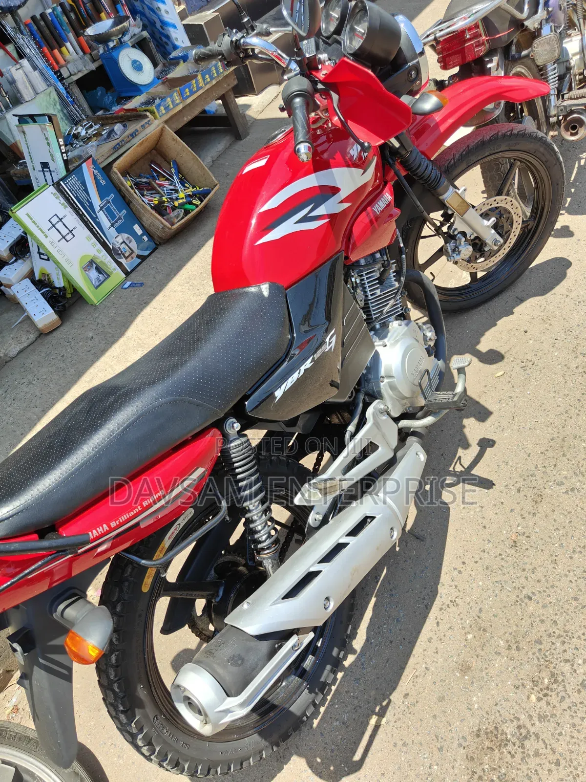 Yamaha YBR125 2025 Red