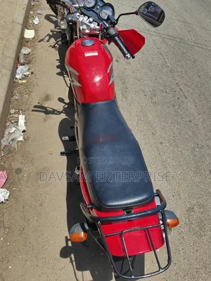 Yamaha YBR125 2025 Red
