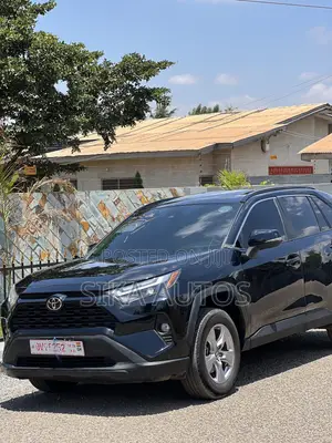 Toyota RAV4 XLE Premium 2025 Black