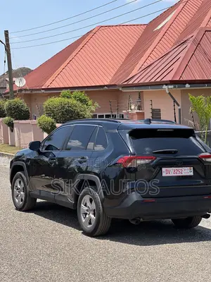 Toyota RAV4 XLE Premium 2025 Black