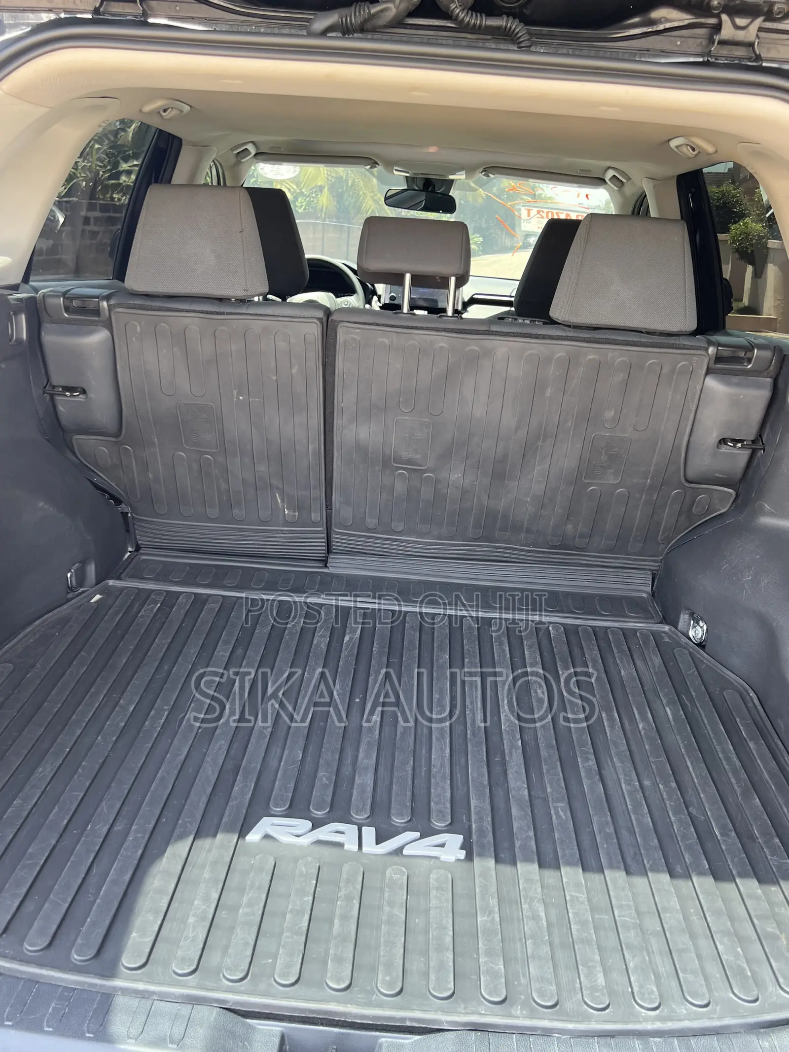 Toyota RAV4 XLE Premium 2025 Black