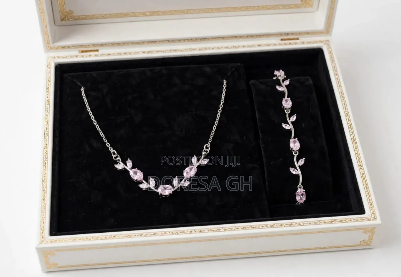 Ladies Necklace and Bracelet Set – Elegant Jewellery Set for Women