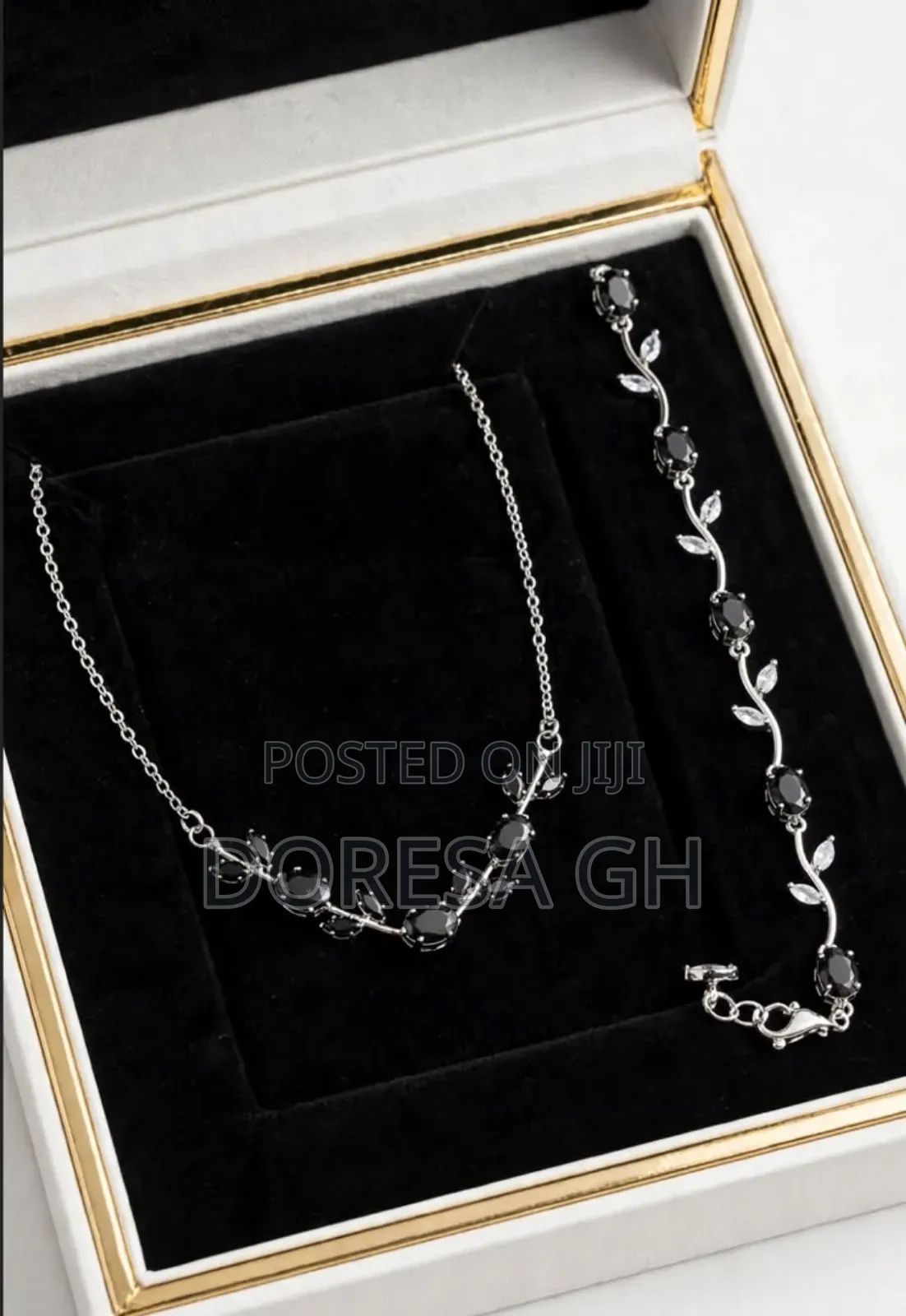 Ladies Necklace and Bracelet Set – Elegant Jewellery Set for Women