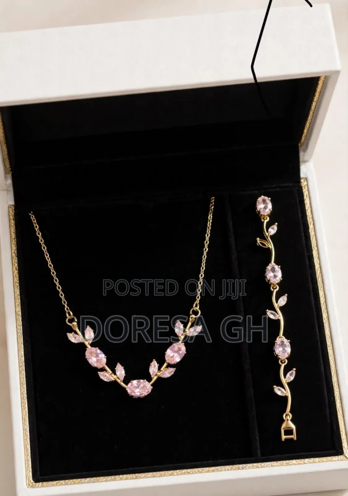 Ladies Necklace and Bracelet Set – Elegant Jewellery Set for Women