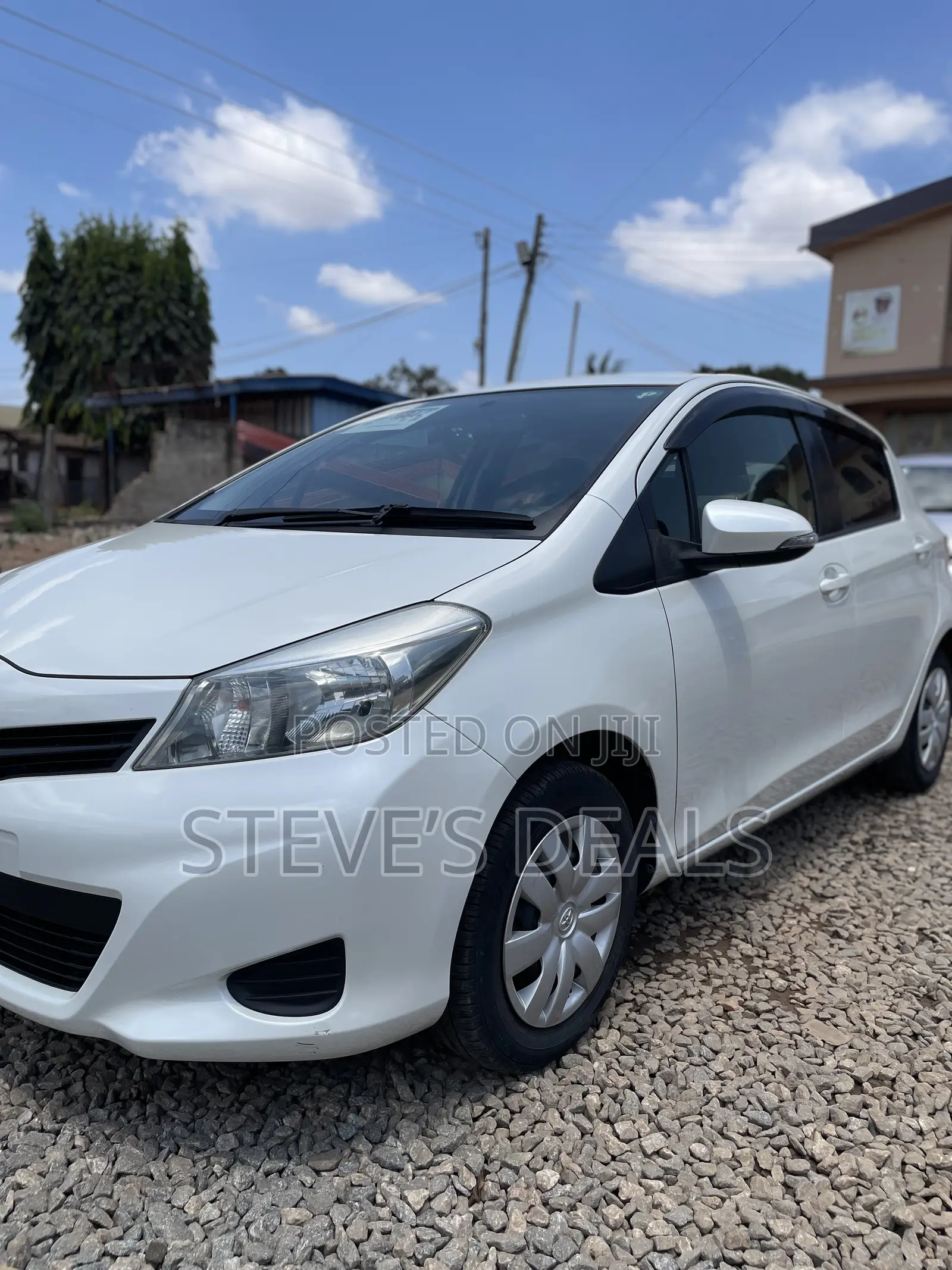 Toyota Vitz 1.3 FWD 5dr 2013 White