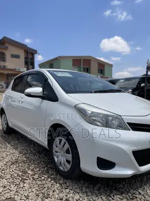 Toyota Vitz 1.3 FWD 5dr 2013 White