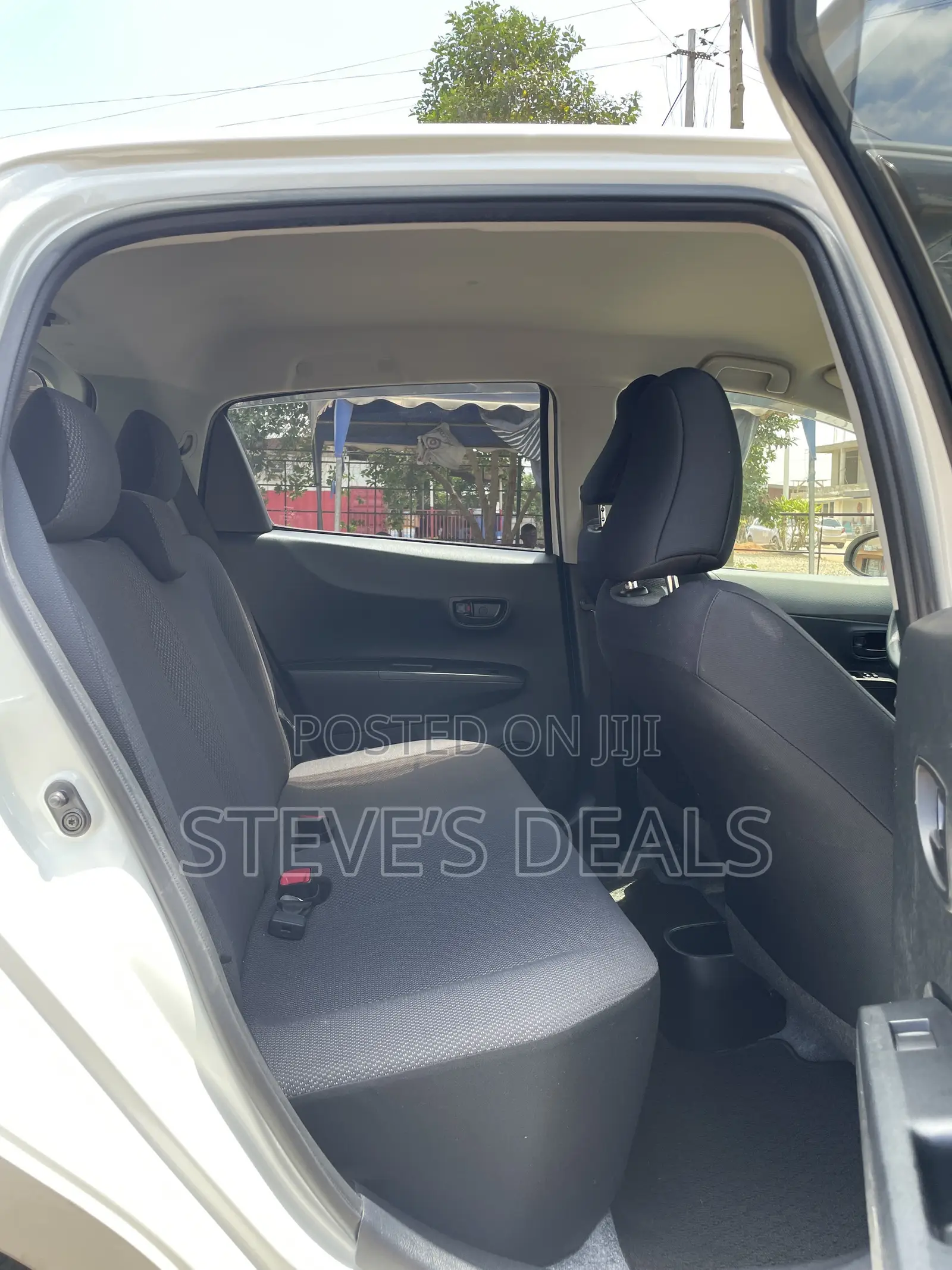 Toyota Vitz 1.3 FWD 5dr 2013 White