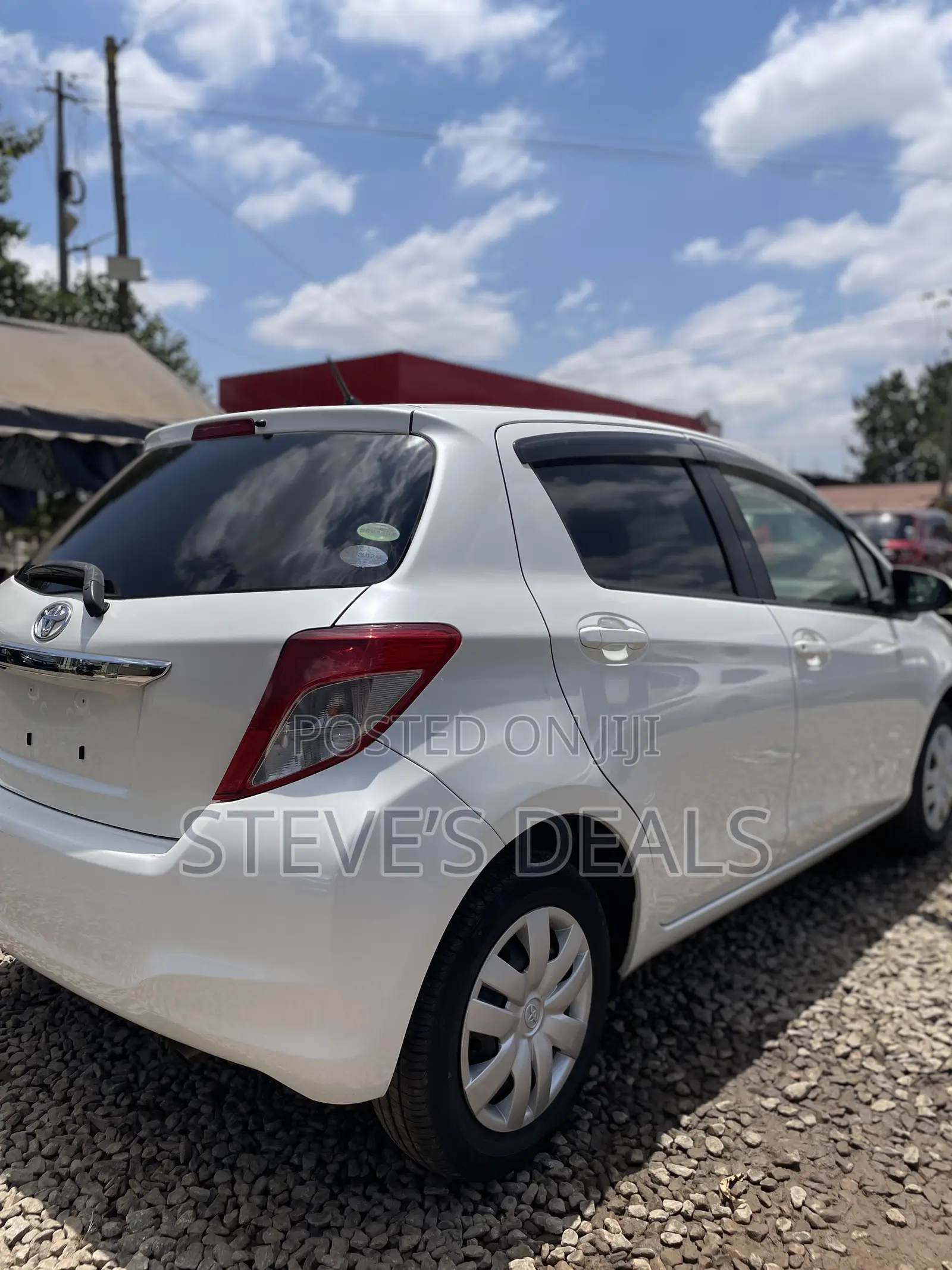 Toyota Vitz 1.3 FWD 5dr 2013 White