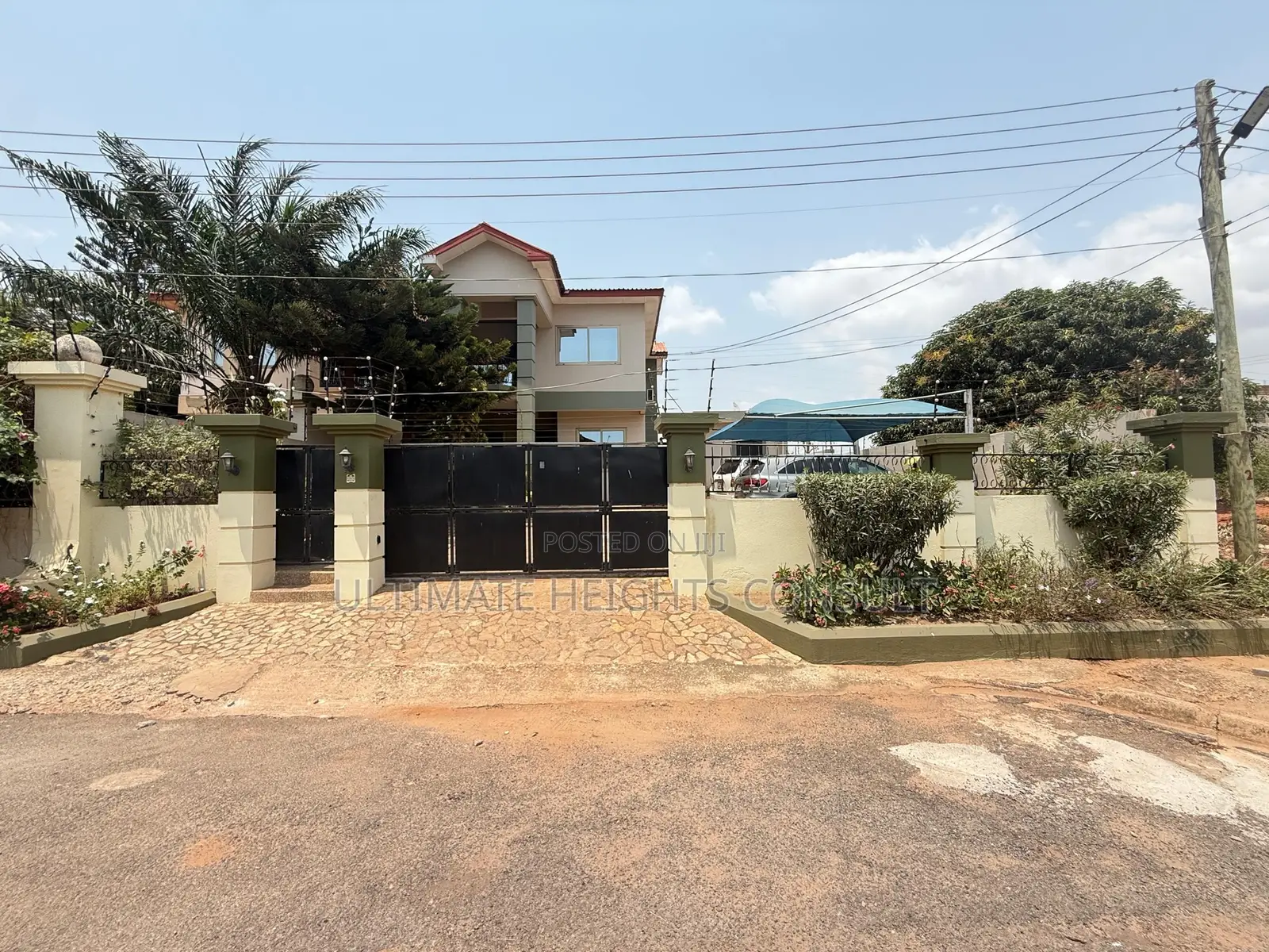 4bdrm House in West Hills Mall for sale