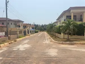 4bdrm House in West Hills Mall for sale