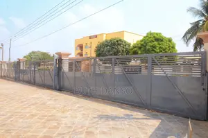 2bdrm Block of Flats in Sugar Loaf, Baatsona Total for rent