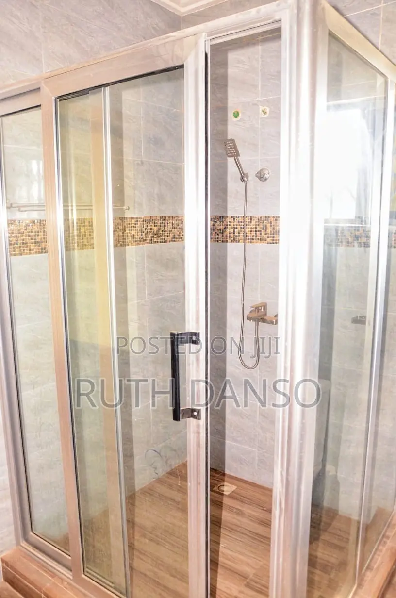 2bdrm Block of Flats in Sugar Loaf, Baatsona Total for rent