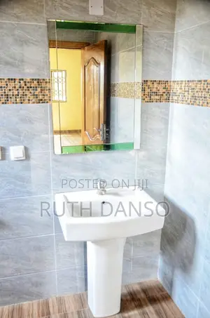 2bdrm Block of Flats in Sugar Loaf, Baatsona Total for rent