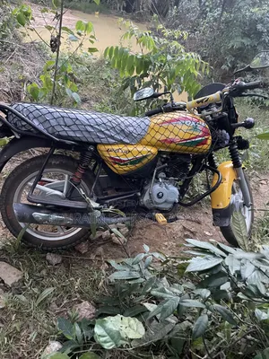 Bajaj Boxer 2026 Yellow