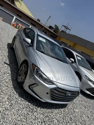 Hyundai Elantra Limited Sedan FWD (2.0L 4cyl 6A) 2017 Silver
