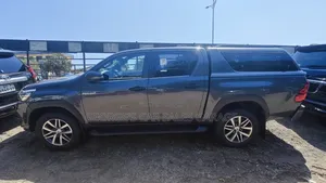 Toyota Hilux 2020 Gray