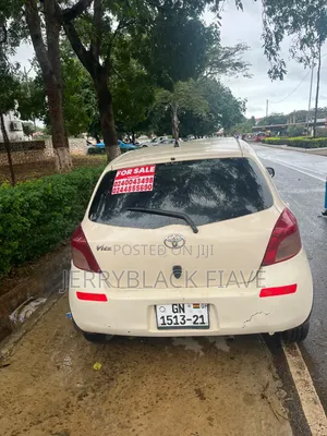 Toyota Vitz 2010 Off white