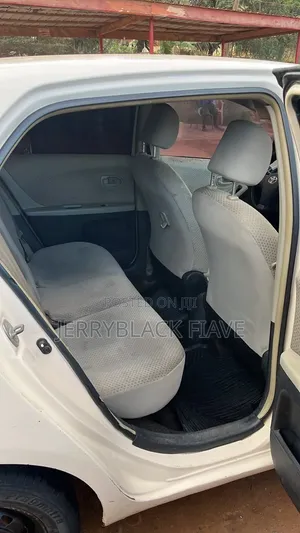 Toyota Vitz 2010 Off white