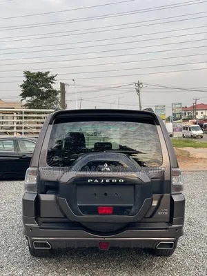 Mitsubishi Pajero Sport 2016 Gold