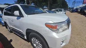 Toyota Land Cruiser 4.5 V8 GXR 2014 White