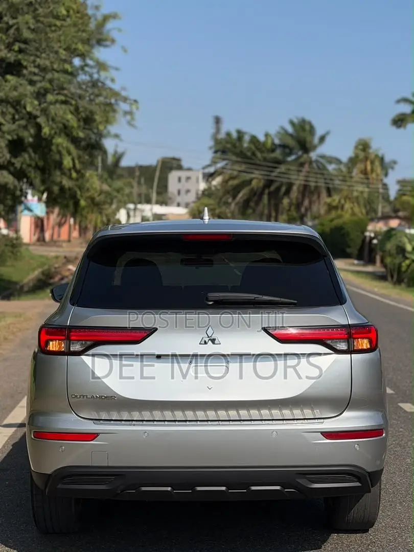 Mitsubishi Outlander SEL 2022 Silver
